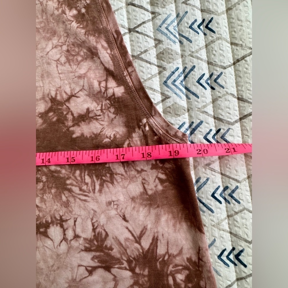 Preloved Lululemon Tank - Picture 2 of 5